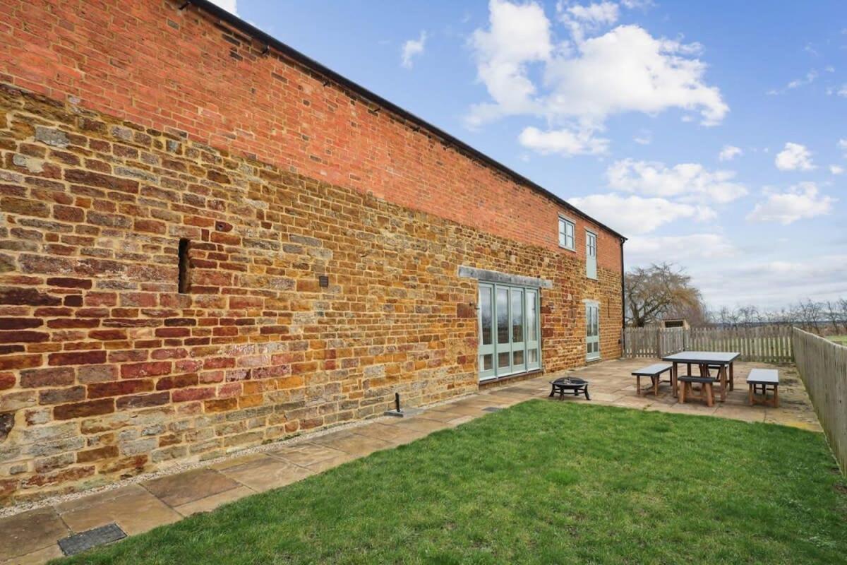 Vila Sophie'S Barn - Hot Tub Packages Available Market Harborough Exteriér fotografie