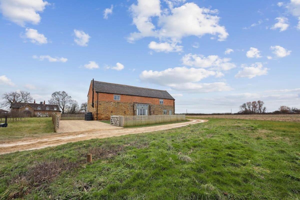 Vila Sophie'S Barn - Hot Tub Packages Available Market Harborough Exteriér fotografie